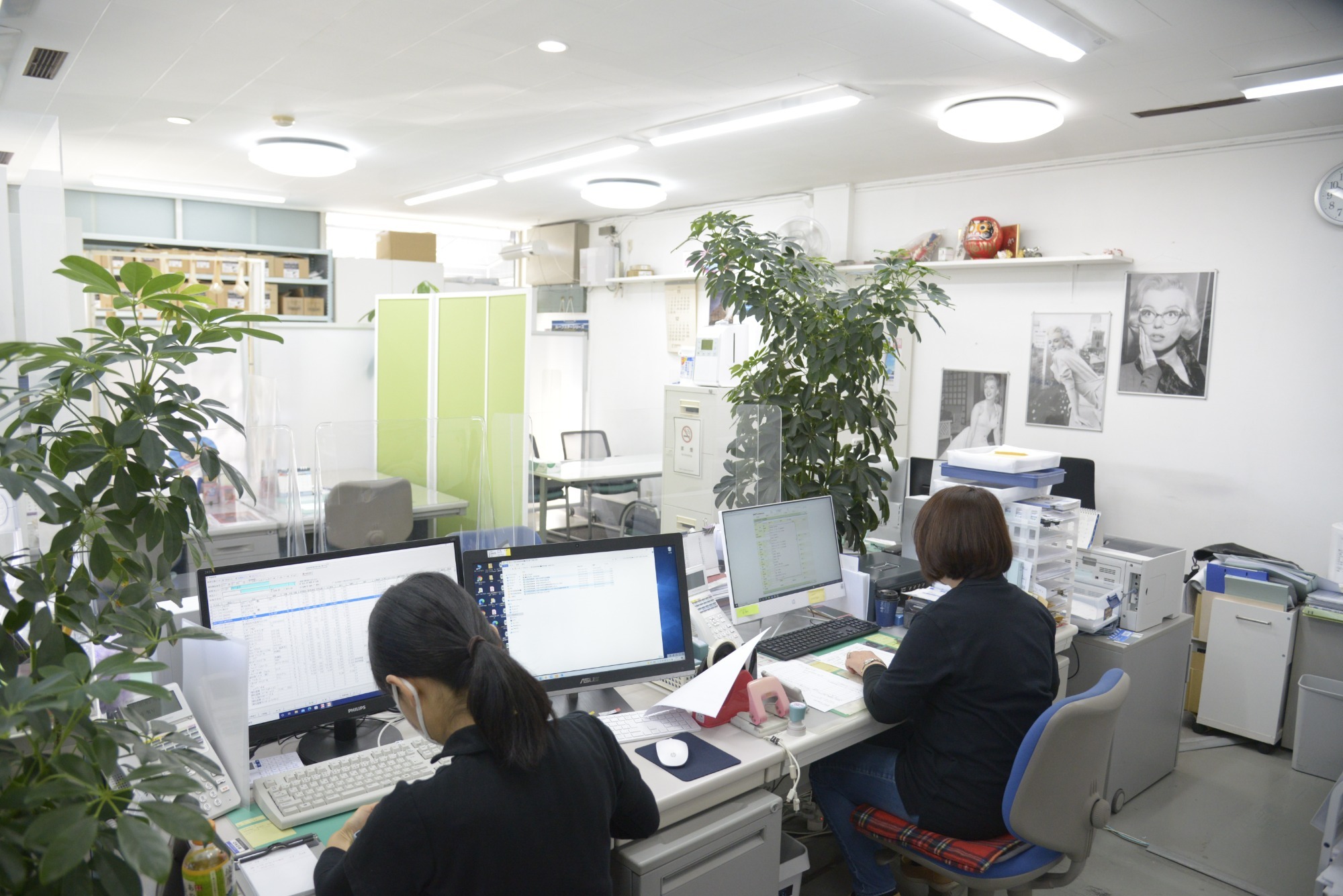 写真:事務所内観